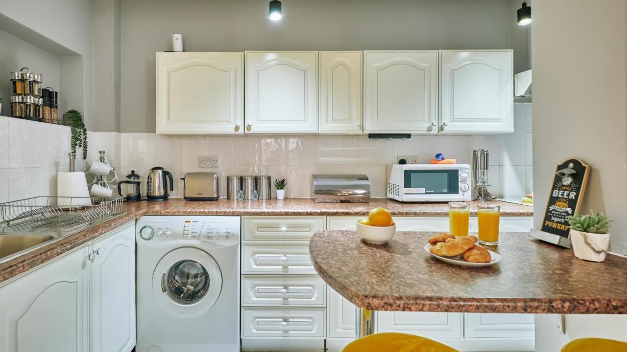 Stylish 2 Bedroom In Clifton - Garden บริสตอล ภายนอก รูปภาพ