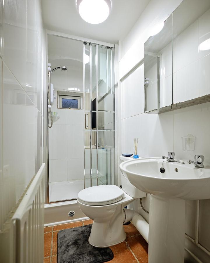 Stylish 2 Bedroom In Clifton - Garden บริสตอล ภายนอก รูปภาพ