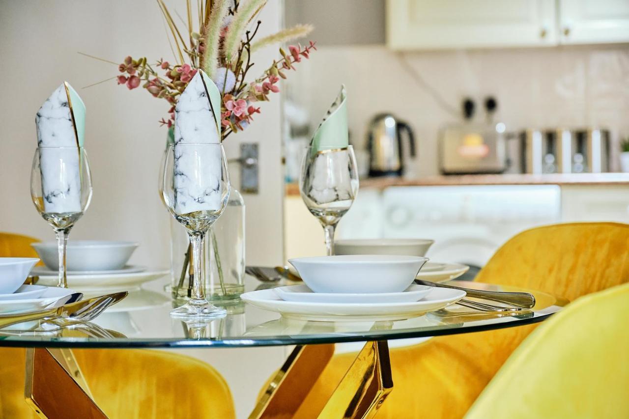 Stylish 2 Bedroom In Clifton - Garden บริสตอล ภายนอก รูปภาพ